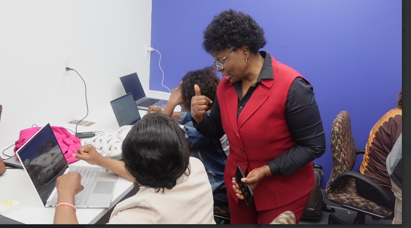 Cyber security training session for young adults and seniors